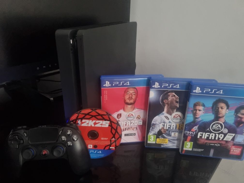 Ps4 slim 1Tb + 4 jogos + comando Wireless