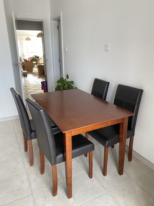 Mesa e 4 cadeiras