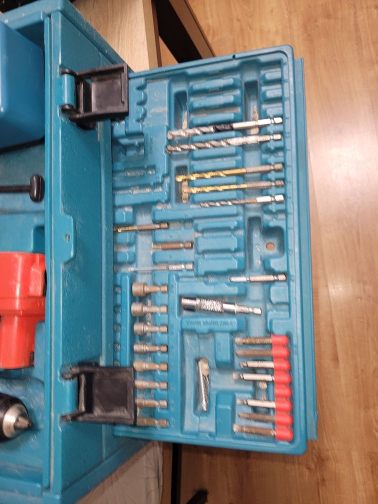 Makita Radio i wkrętarka dwie baterie