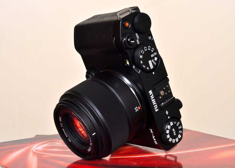 Fuji X-M5 + Fuji Xc 35mm F: 2.0. Novo, fatura/garantia