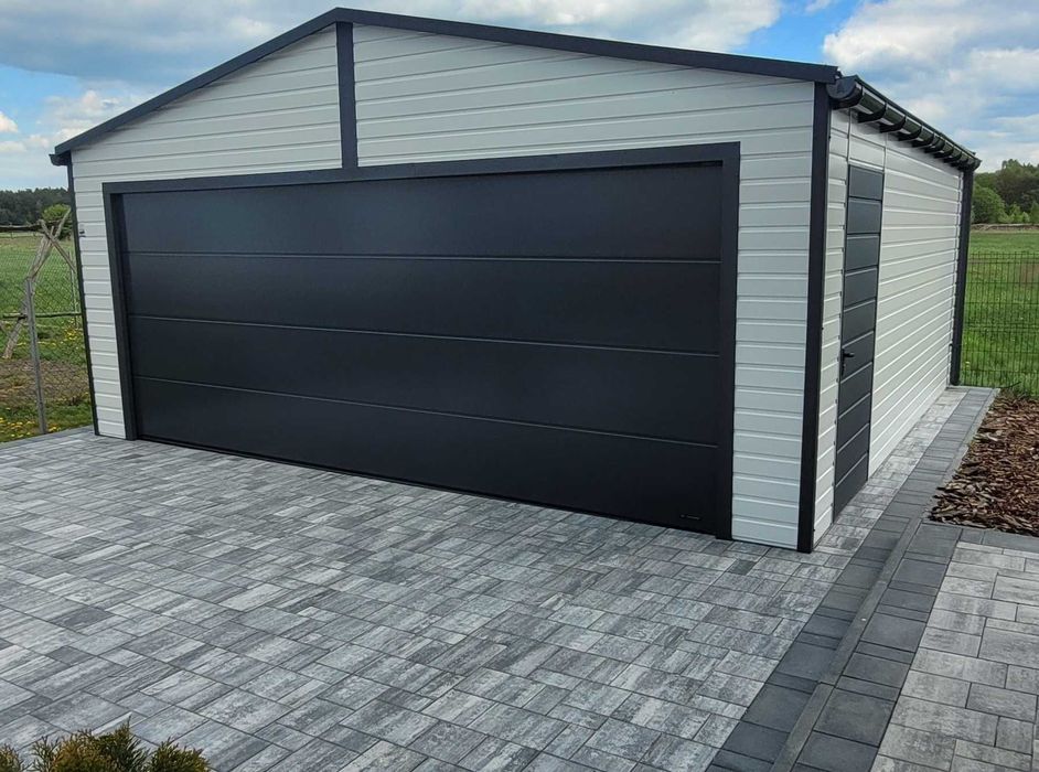 Garaż blaszany biały 6x5,8m nowoczesny brama segmentowa blachodachówka