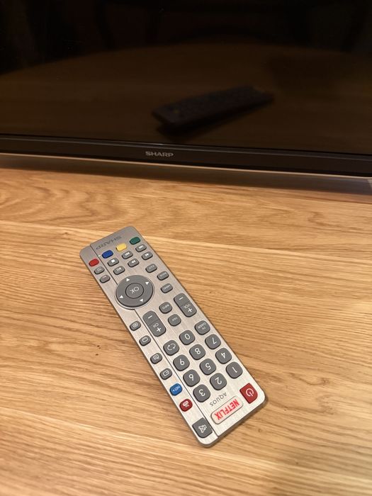 Telewizor Sharp 32 cale, LED, Smart TV, Netflix - stan bardzo dobry