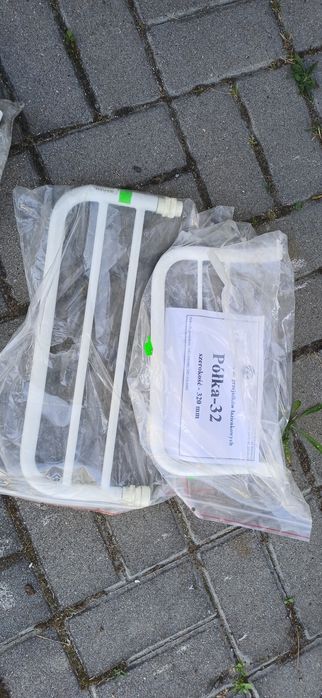 Półka wieszak na ręczniki do grzejnika łazienkowego