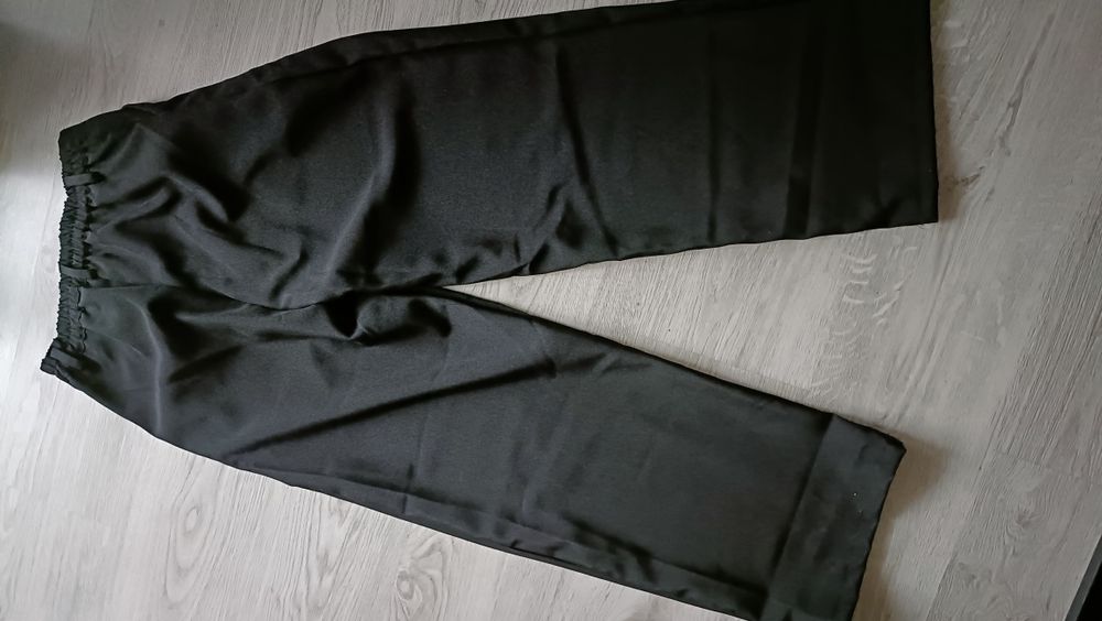 Czarne spodnie  na apel.