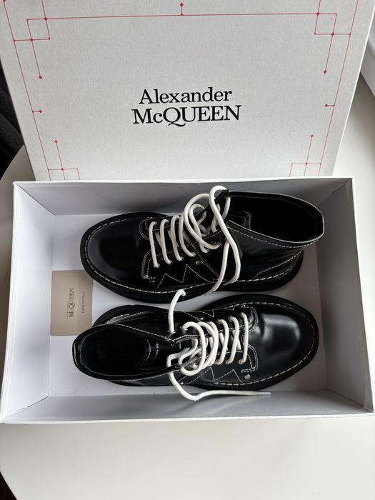 Жіночі черевики 39 р-р не вживані довжина устілки 25 см  м.Львів