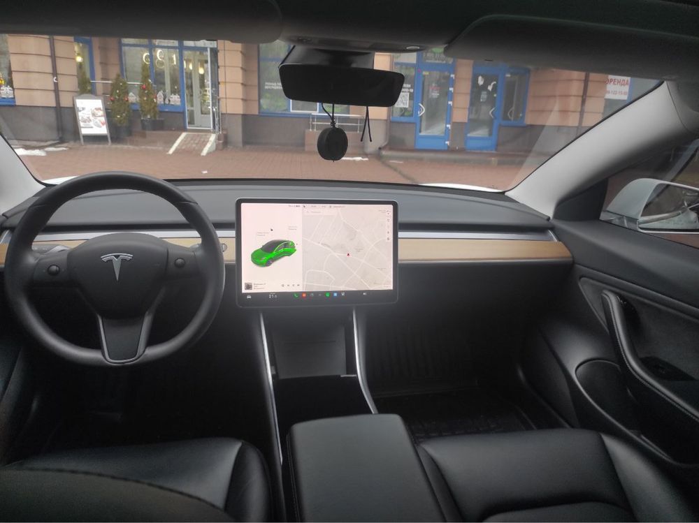 Tesla model 3 Standart Reng plus. Торг. Срочно.