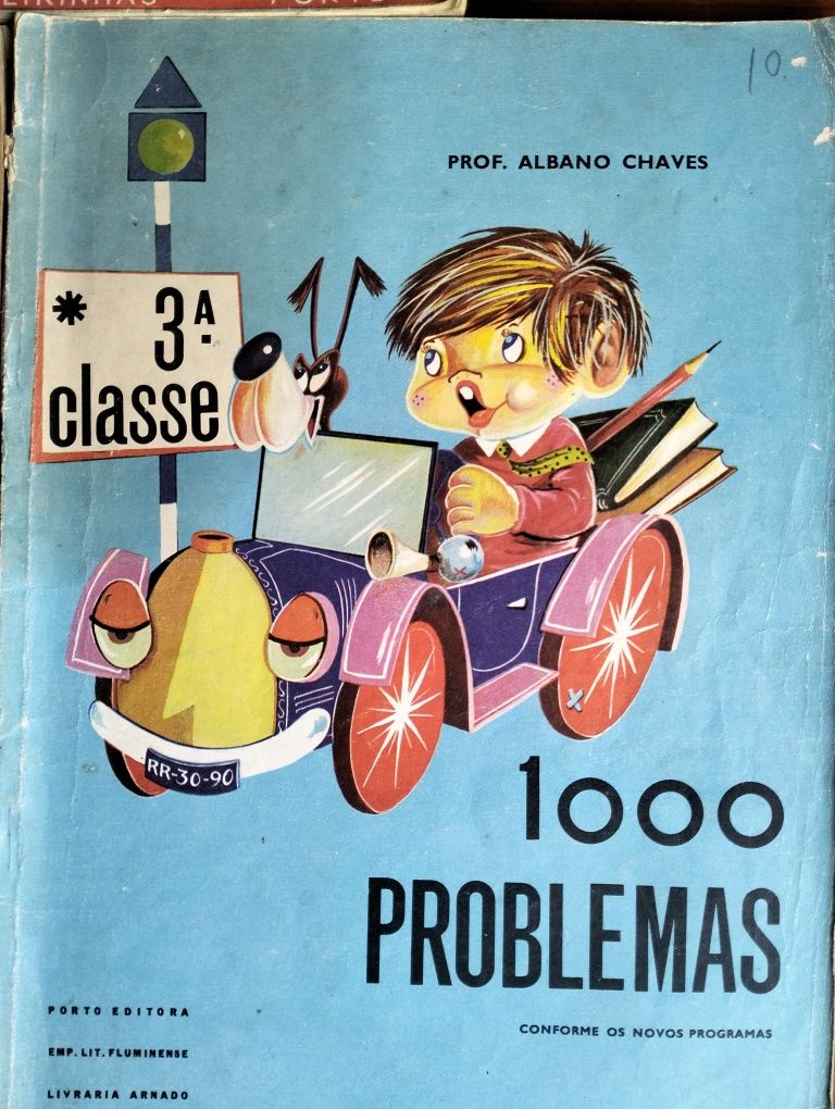 Três antigos livros de exercícios escolares