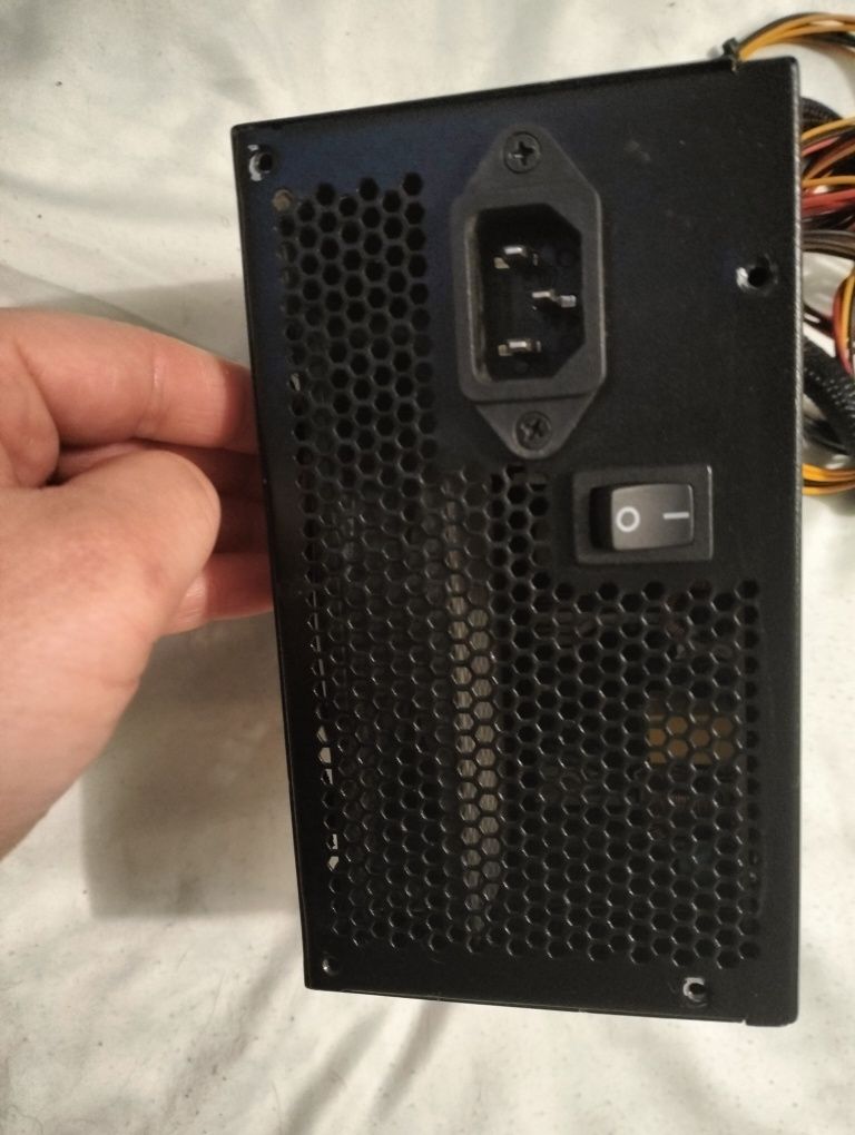 Zasilacz Antec VP400PC 400W – w pełni sprawny, z okablowaniem