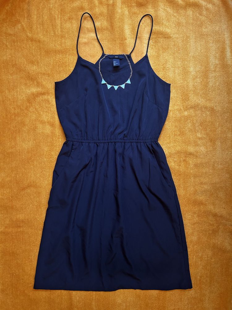 Vestido evasé de alças finas da H&M. Novo