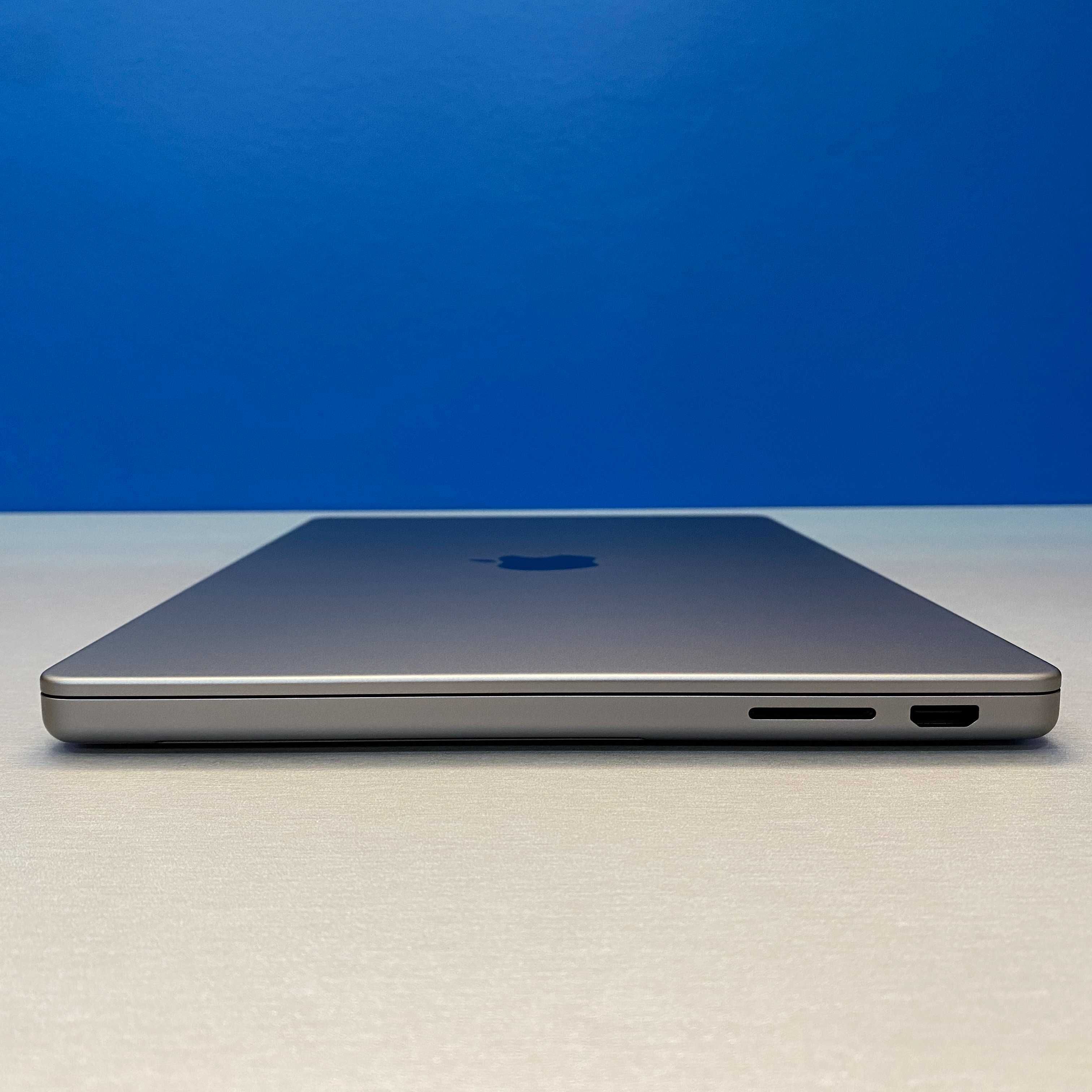 Apple MacBook Pro 14" (Late 2023) - M3 8-Cores/8GB/1TB SSD