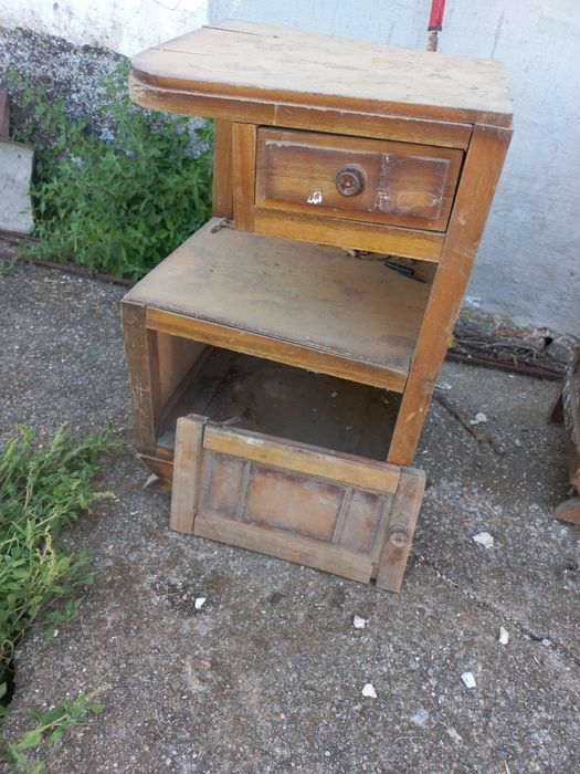 Mesas de cabeceira para restauro