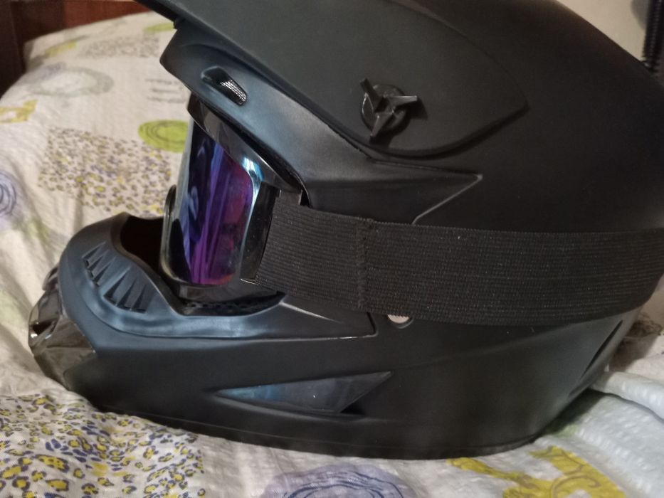 Кросовий мотошолом