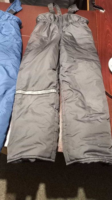 Продам зимние полукомбинезоны на мальчика 7-8 лет б/у в хор. состоянии