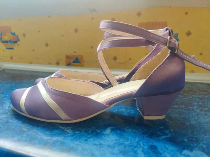 Czółenka na obcasie 37,5 lawendowe