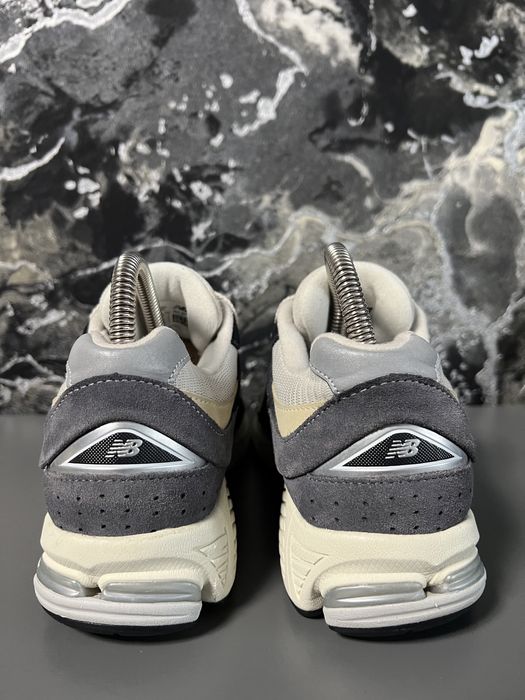 Кросівки жіночі New Balance 2002R 38р