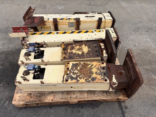 podpory do kruszarki hydrauliczne komplet