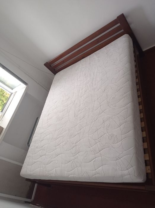 Кровать з матрасом