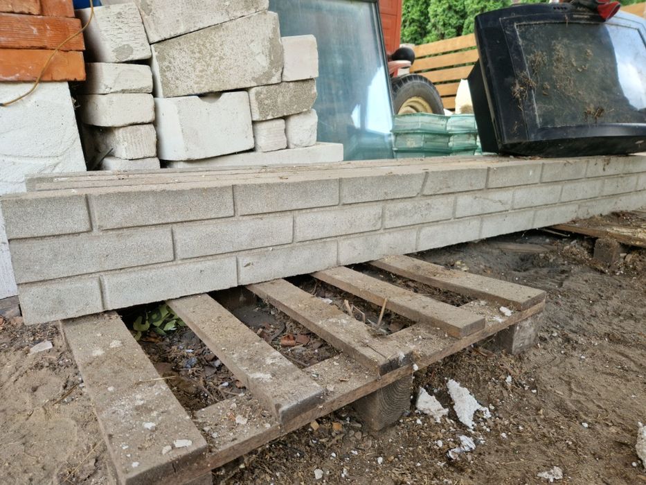 Murek ogrodzeniowy solidny cegiełka