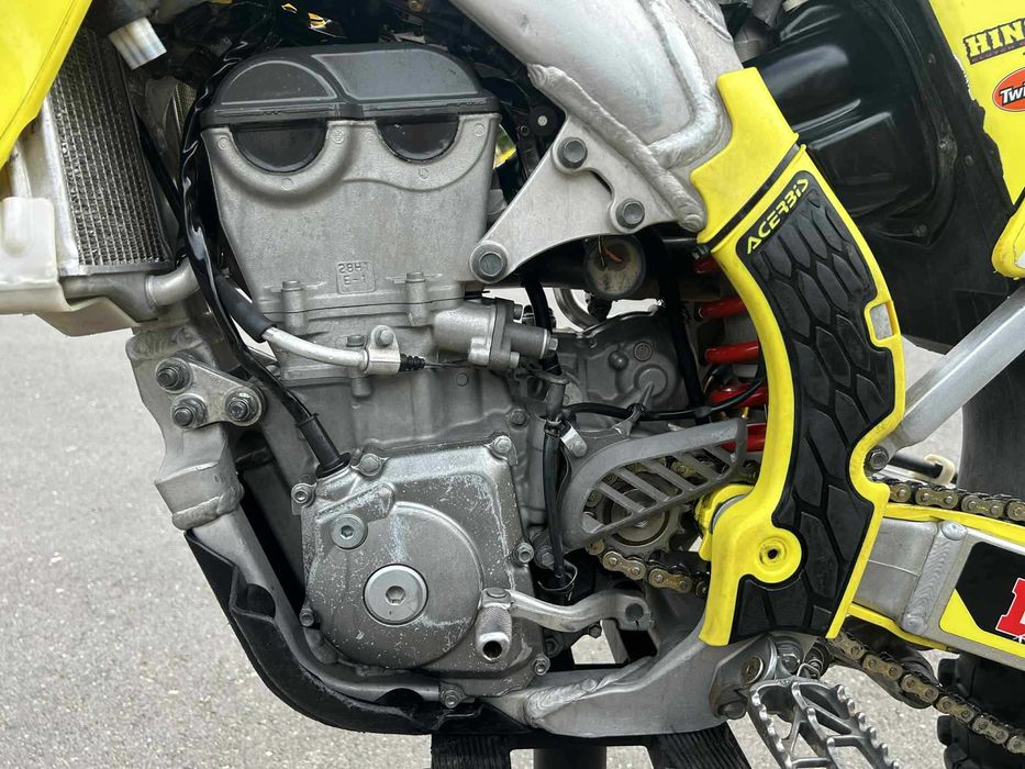 Suzuki RMZ 450 z 2013 roku z transportem.