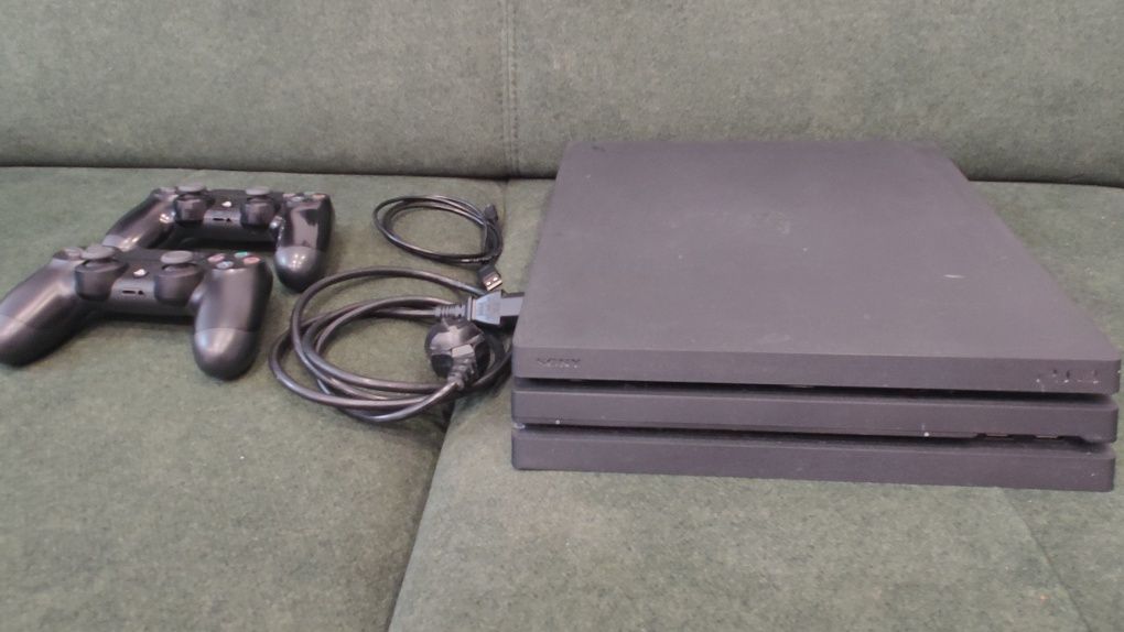Sony PlayStation 4 PRO + GRATISY