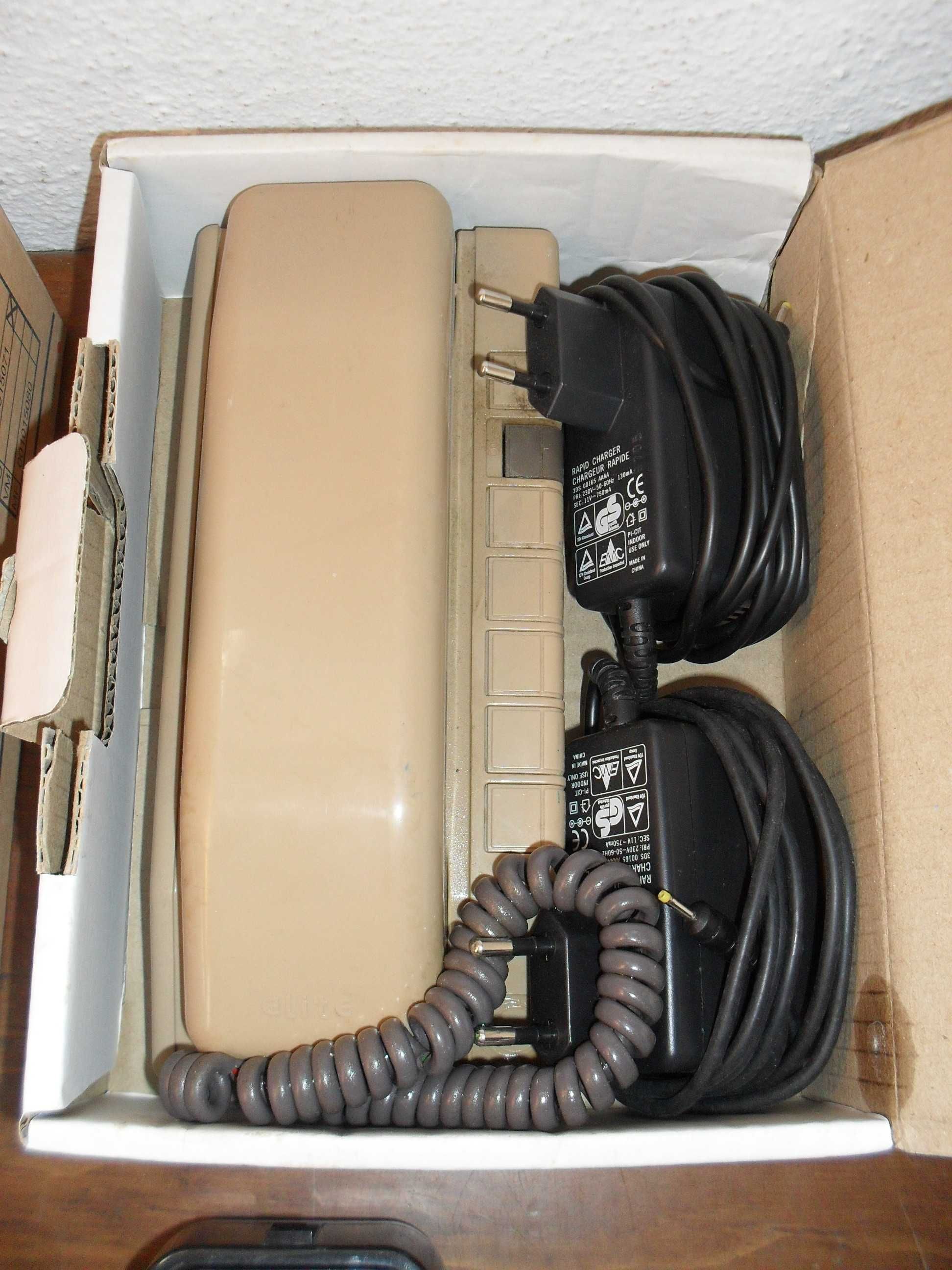 Telefones antigos.