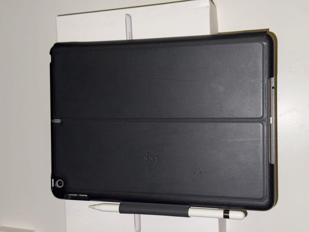 iPad 8. generacji (2020) 32 GB + Apple Pencil 1 generacji + etui
