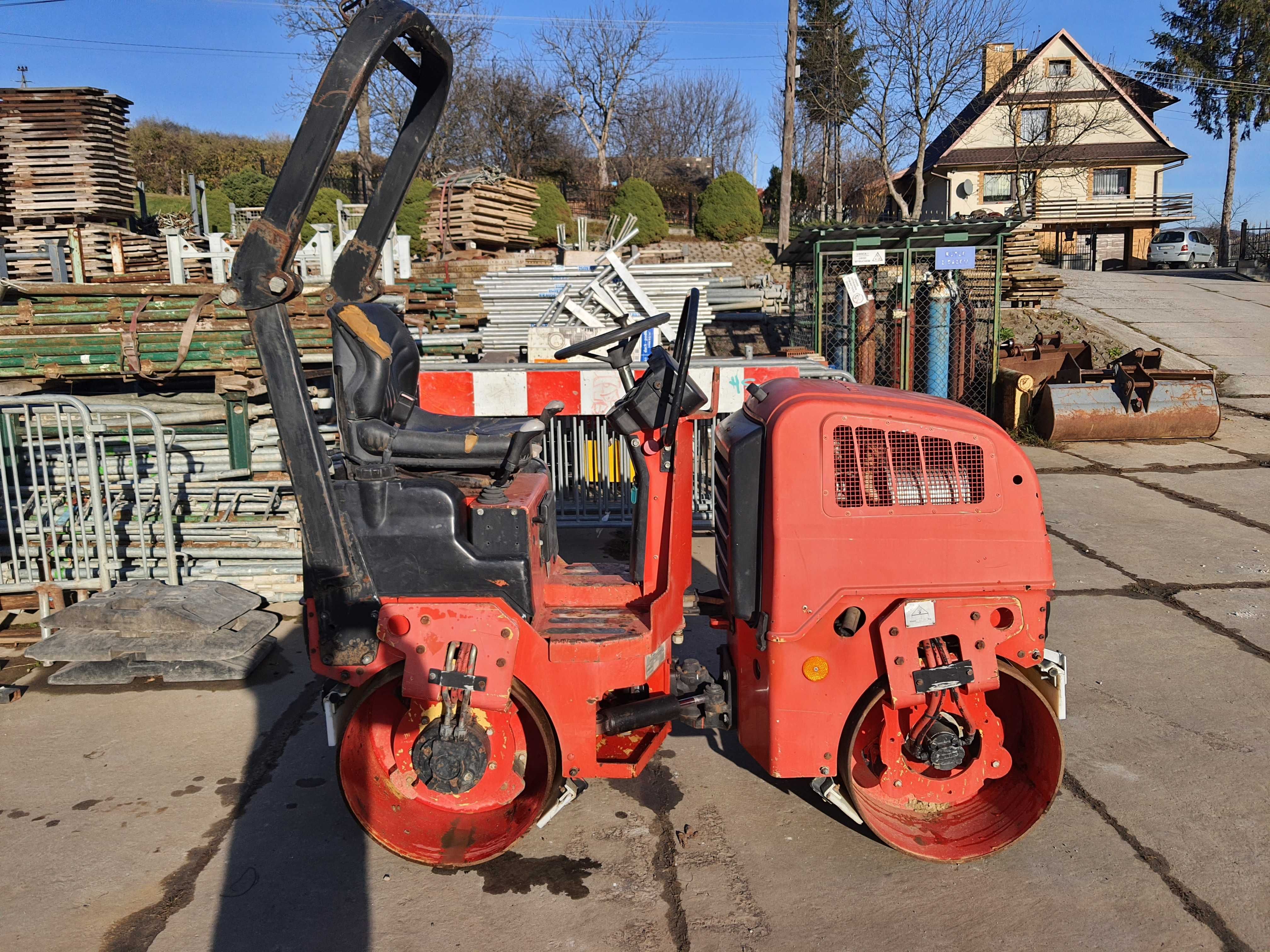 Walec CC800 cało stalowy drogowy
