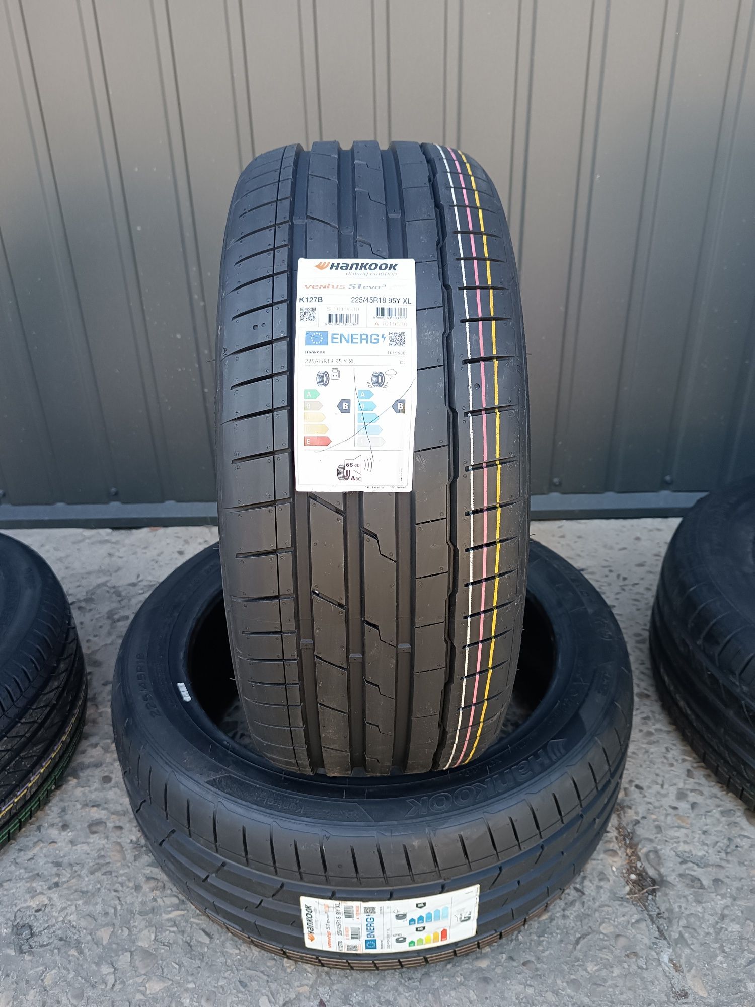 Літні шини 225/45/18 95Y XL Hankook Ventus S1 evo3 K127B HRS RunFlat