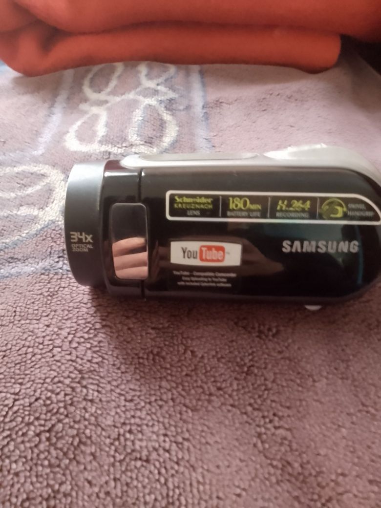 Продам видео камеру Самсунг