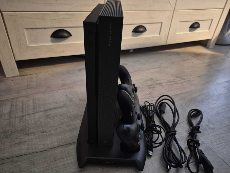 Konsola Xbox one x 2 pady