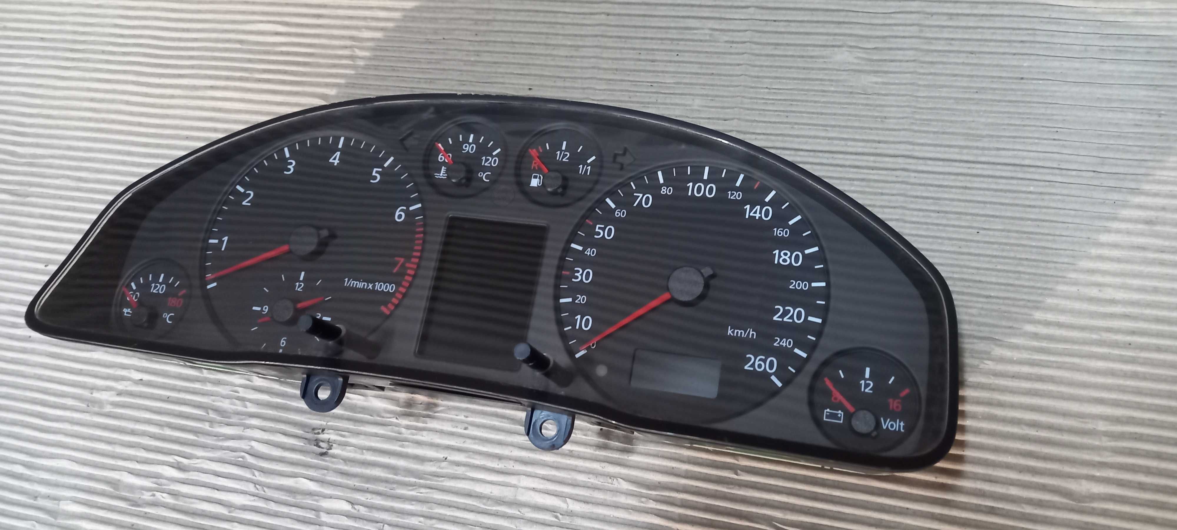 Licznik Audi A6 C5 2.4 V6 -881A