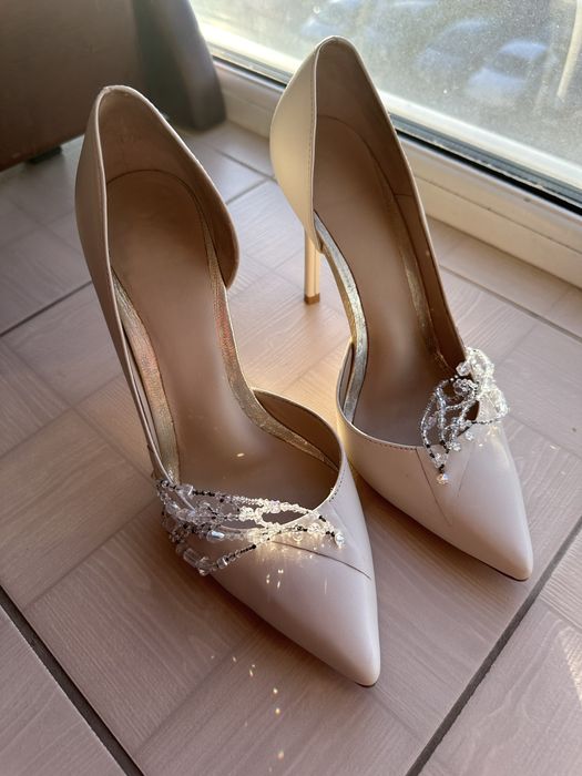 Туфлі весільні з прикрасою ручної роботи. Каблук 10 см. Туфлі святкові