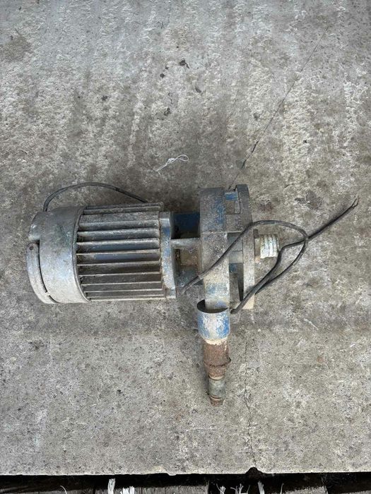 Водяной   насос .