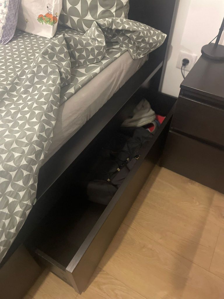 Cama de casal em excelente estado