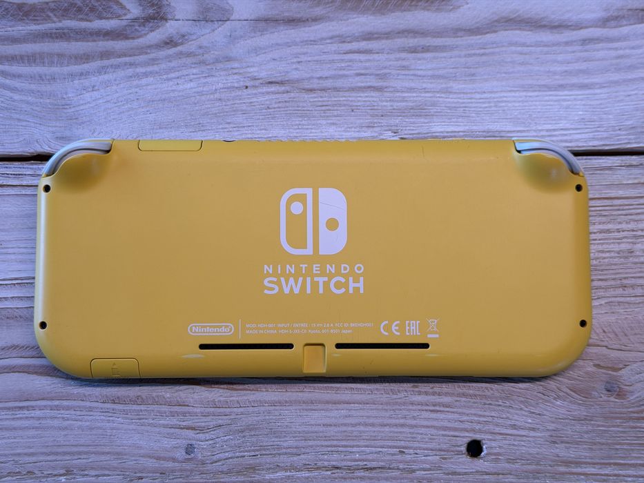 Nintendo Switch Lite Żółty + case Pokemon Pikachu MewTwo + pudełko