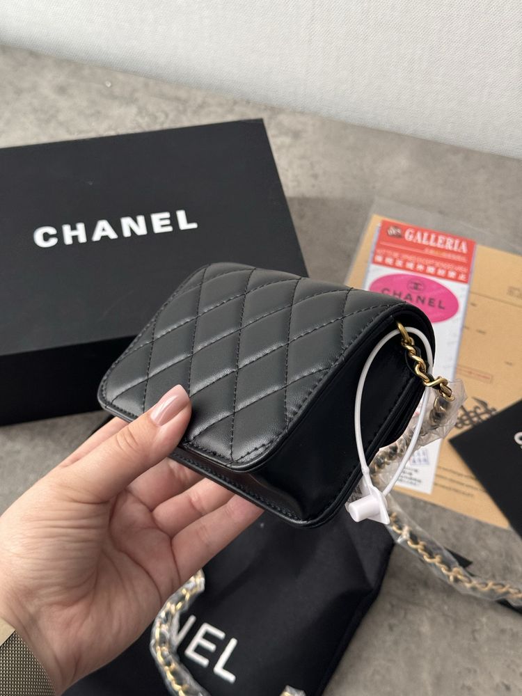 Шкіряна сумка у стилі Chanel