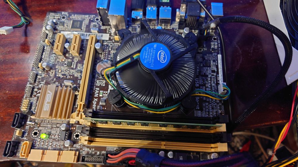 Asus b85m-g в подарок i3