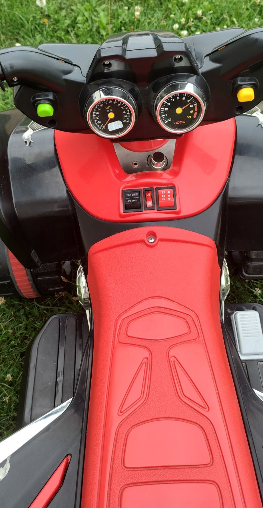 Quad pojazd dla dzieci.