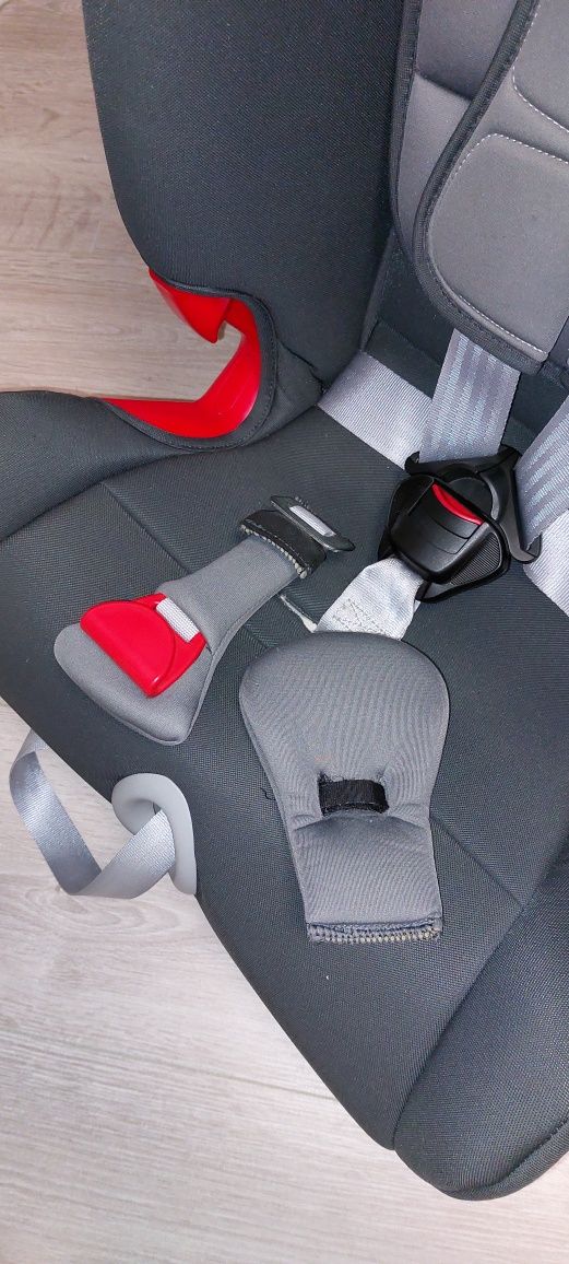 Автокрісло Britax Romer Advansafix III Sict, від 9 міс до 12 років.