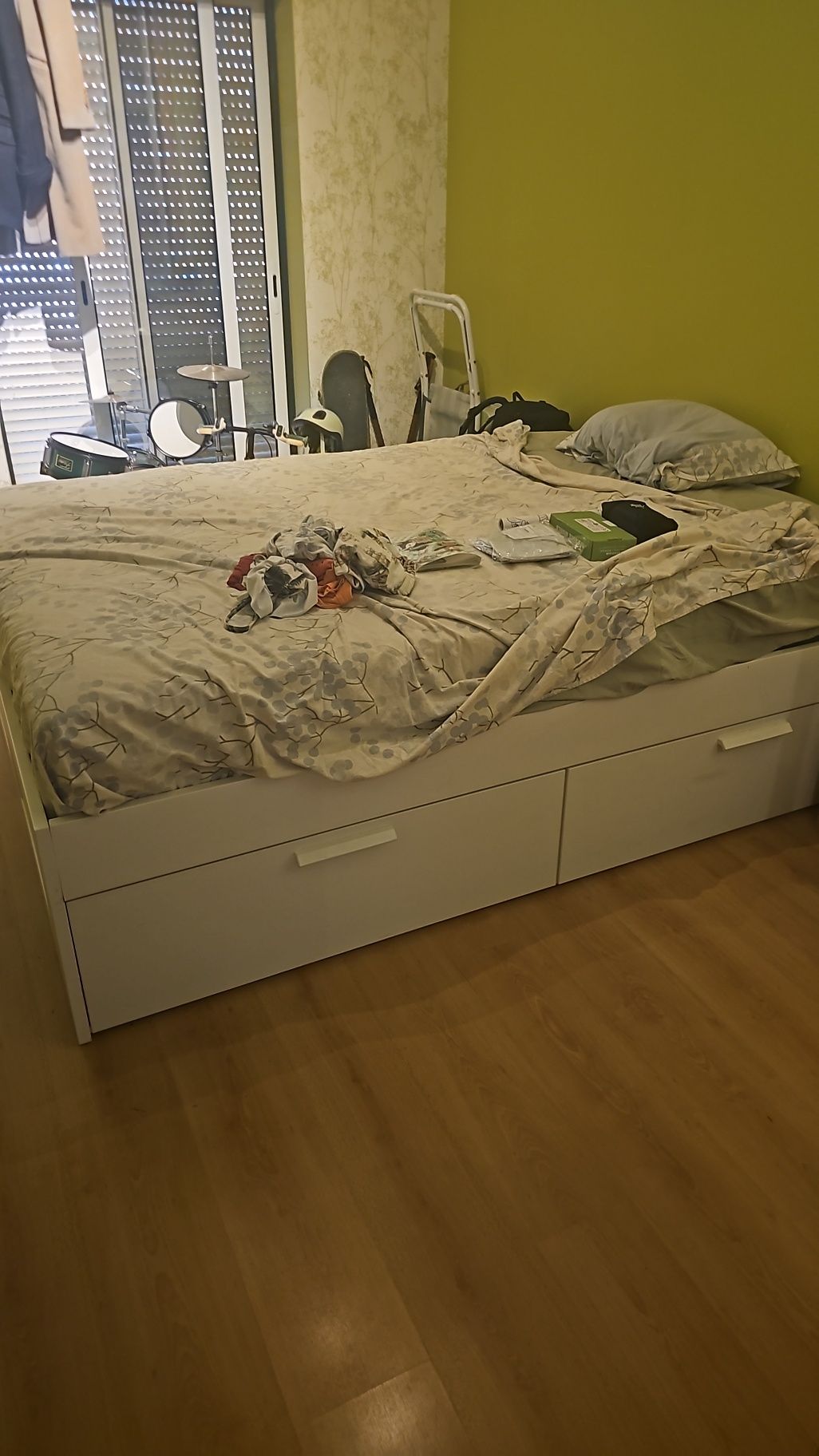 Cama com estrado e colchão ikea