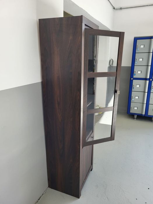 Komoda słupek ciemny orzech