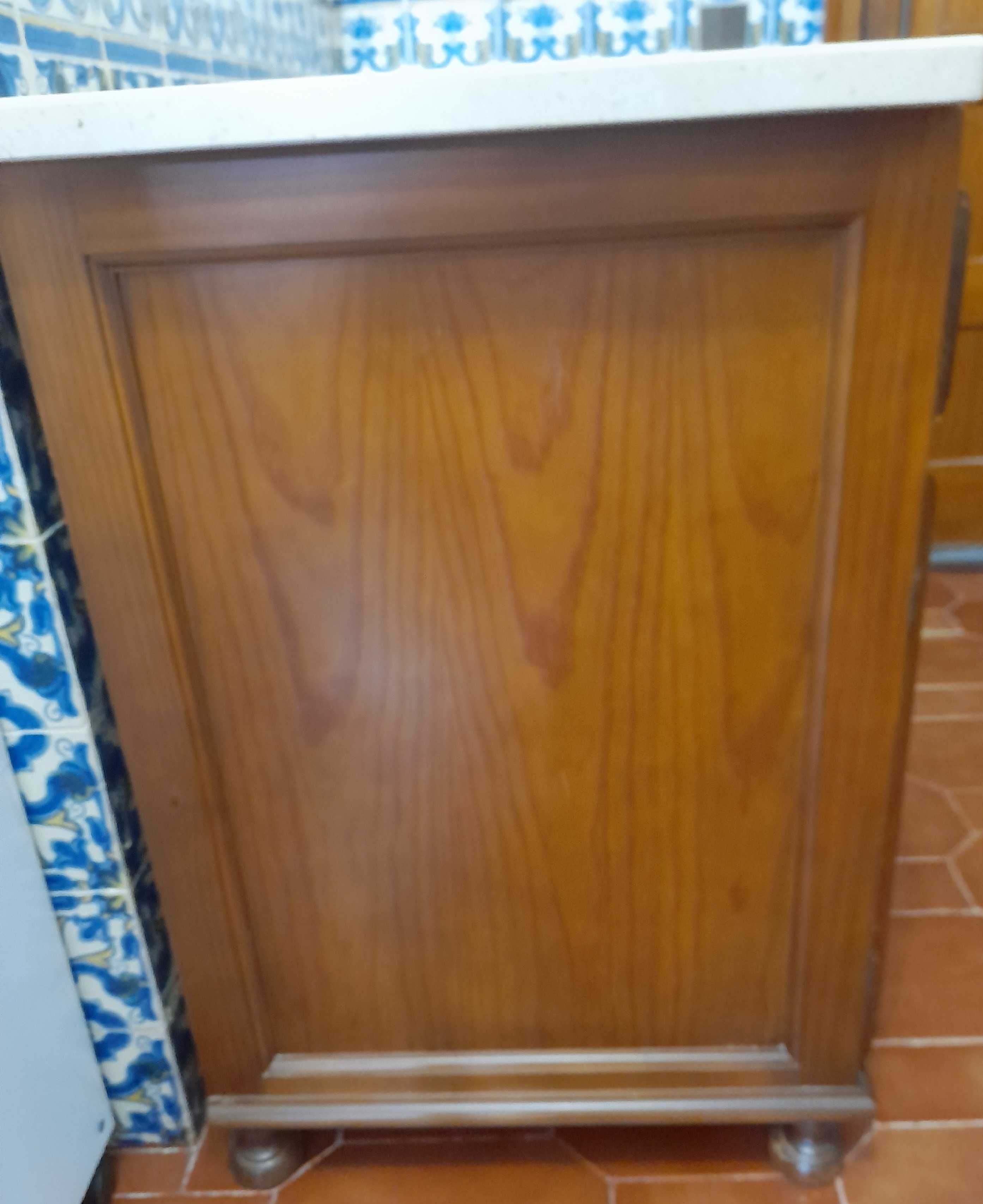 Movel WC com Espelho  em  muito bom estado