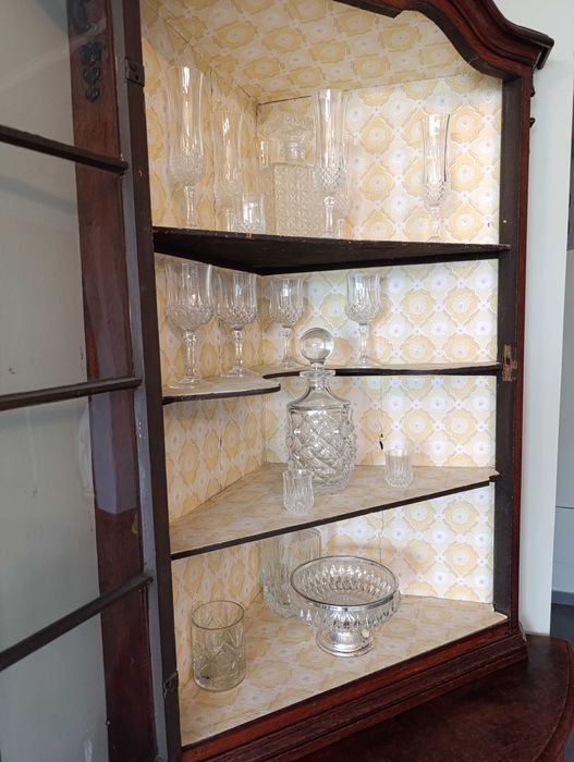 Kredens, witryna, gablota, narożna, lite drewno, brąz, antyk