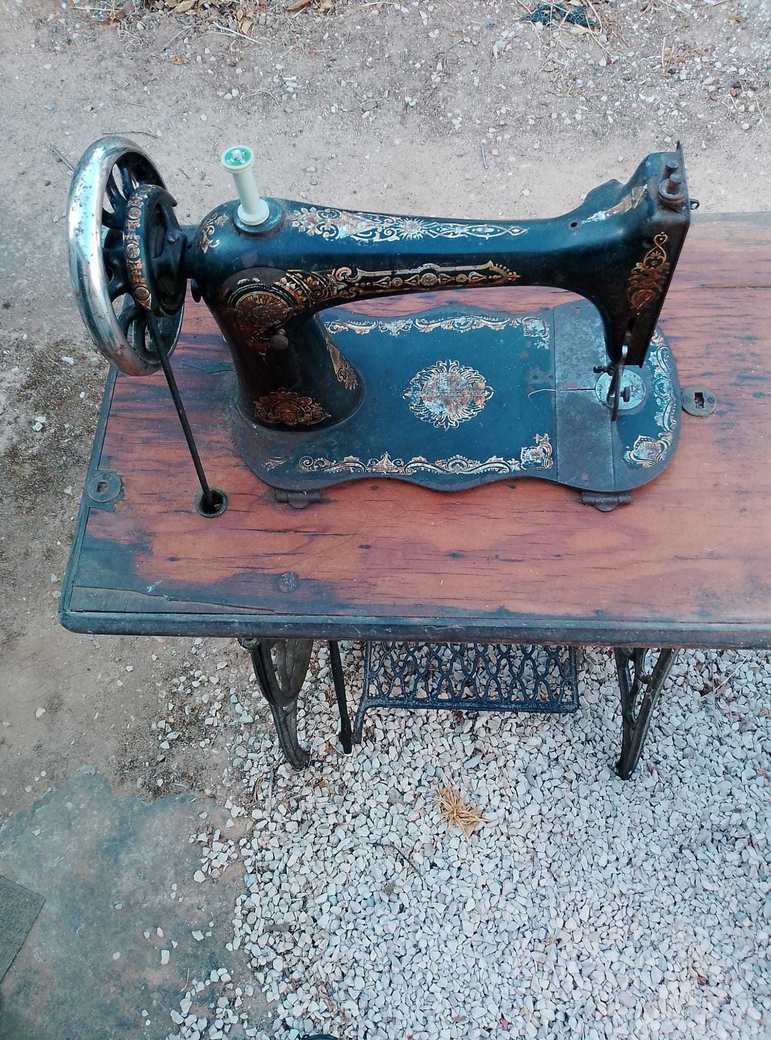 Máquina costura antiga
