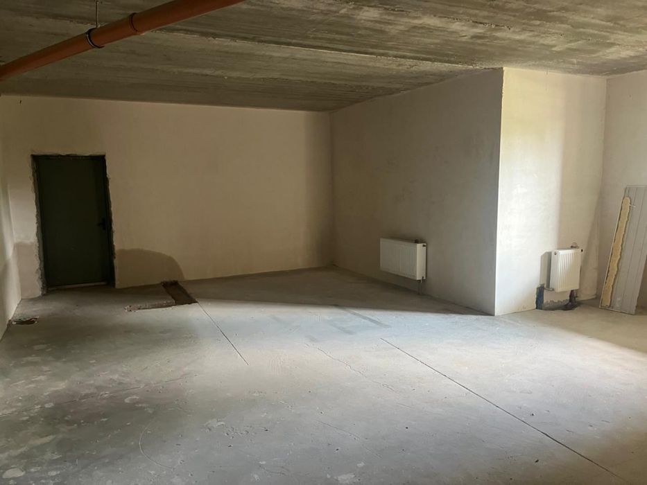 Здається в оренду цьокольне приміщення, окремий вхід з фасаду