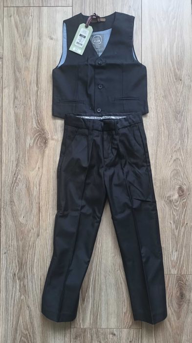 Nowy czarny garnitur Smyk roz. 116 kamizelka i spodnie