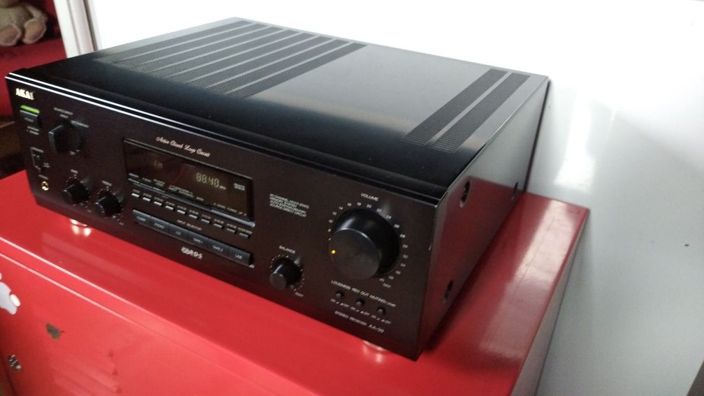 Potężny amplituner Stereo  AKAI AA-39