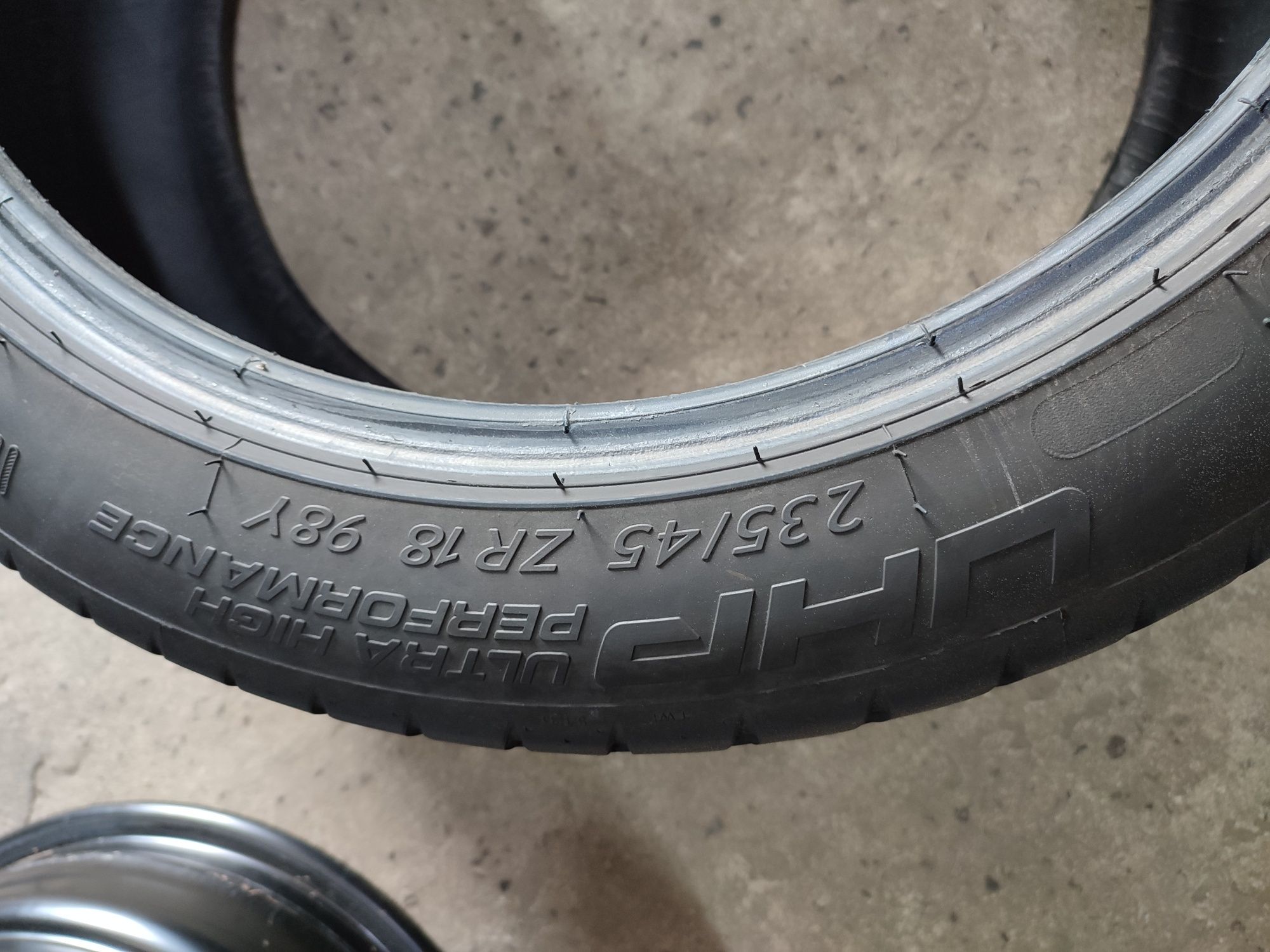 Шини 235/45 R18 Kormoran Ultra high performance