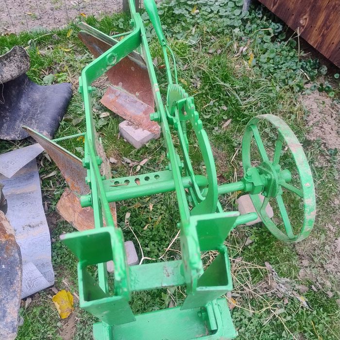 Okazja sprzedam Traktor z osprzętem