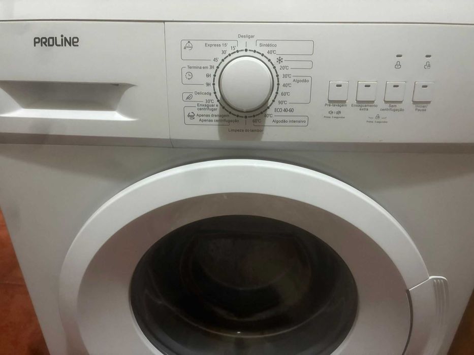 Máquina de lavar roupa pouco uso